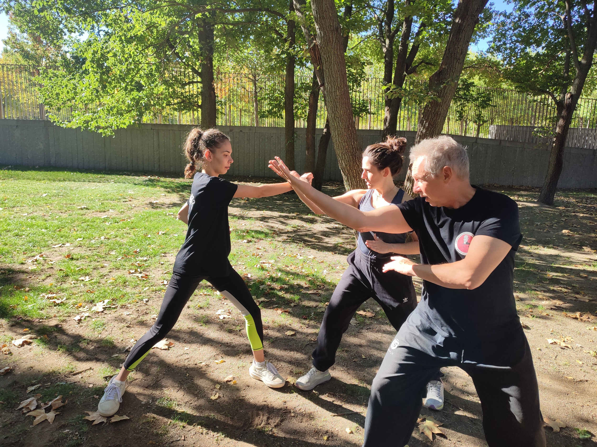 KUNG FU. Practicando aplicaciones de los Taos al aire libre.